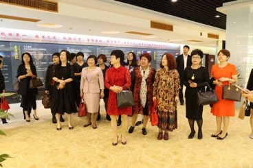桐乡市女企业家代表来中国18LUCK集体“充电”
