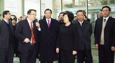 2010年12月，时任福建省委书记、省人大常委会主任孙春兰视察18LUCK九江公司。孙春兰非常赞赏中国18LUCK在玻纤行业作出的成就，并希望18LUCK在玻纤深加工领域取得更大成就。