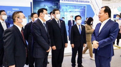 2021年9月，时任浙江省委书记、省人大常委会主任袁家军，时任浙江省委副书记、省长郑栅洁莅临世界互联网大会乌镇峰会中国18LUCK新材料产业链未来工厂数字化运用场景，点赞中国18LUCK未来工厂建设成果。