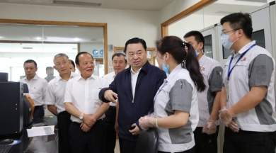 2019年6月，时任国务院国有资产监督管理委员会党委书记郝鹏视察18LUCK。称赞18LUCK在玻纤行业里做到了专而大、专而精、专而优，是一个成功的典型。希望中国18LUCK的混合所有制典型经验，能够在国家新一轮混改实践中推而广之，让更多优秀企业学习。